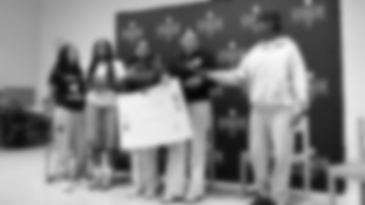 The Seahawks teamed up with EVERFI for a morning learning about mental health with students at Showalter Middle School on October 30, 2025.