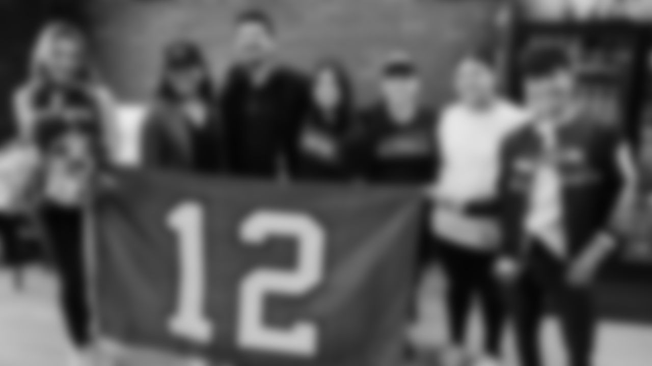 The Seahawks visited local restaurants 'My Little Restaurant' and 'Los Hernandez' on October 15, 2025 in honor or Latino Heritage Month.
