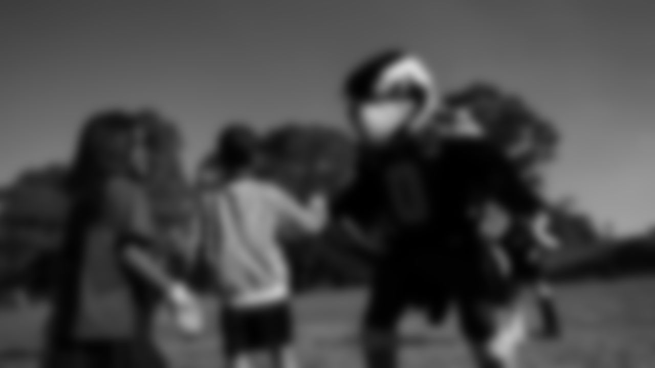 During a visit to Australia, Seahawks Legend Cliff Avril and Blitz stopped by the Kurranulla Aboriginal Corporation Community Center to play flag football and rugby alongside the Cronulla Sharks.