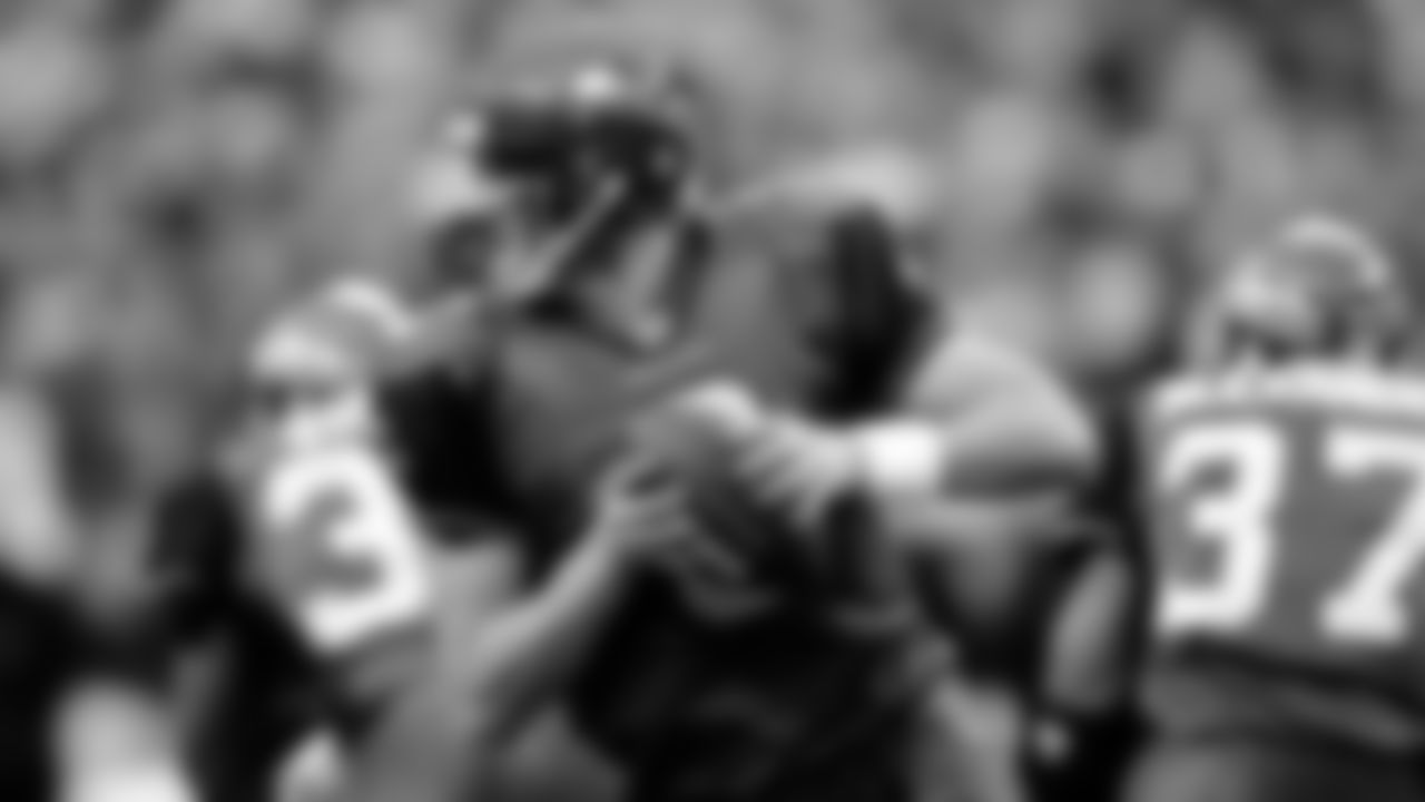 Seattle Seahawks quarterback Matt Hasselbeck rolls out during the NFC championship football game against the Carolina Panthers in Seattle, Sunday, Jan. 22, 2006.  (AP Photo/Elaine Thompson)