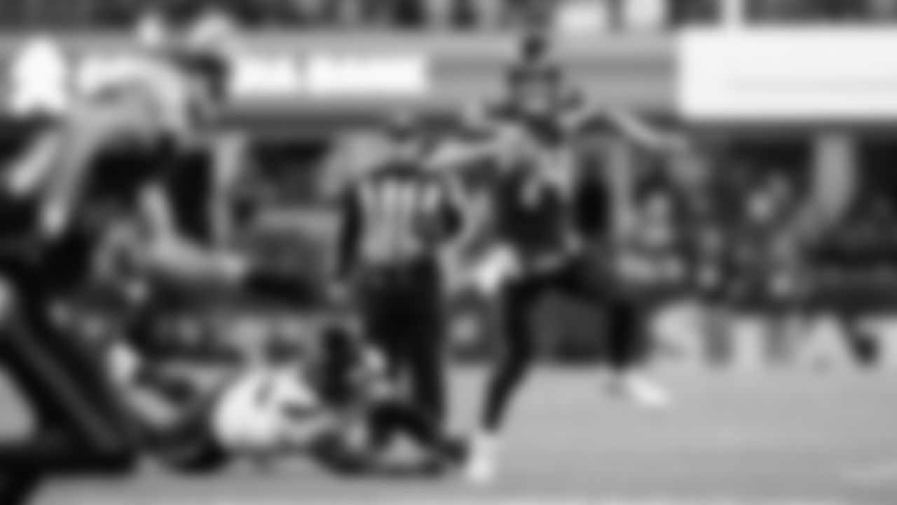 Seahawks quarterback Sam Darnold (14) vs. the Houston Texans in Week 7.