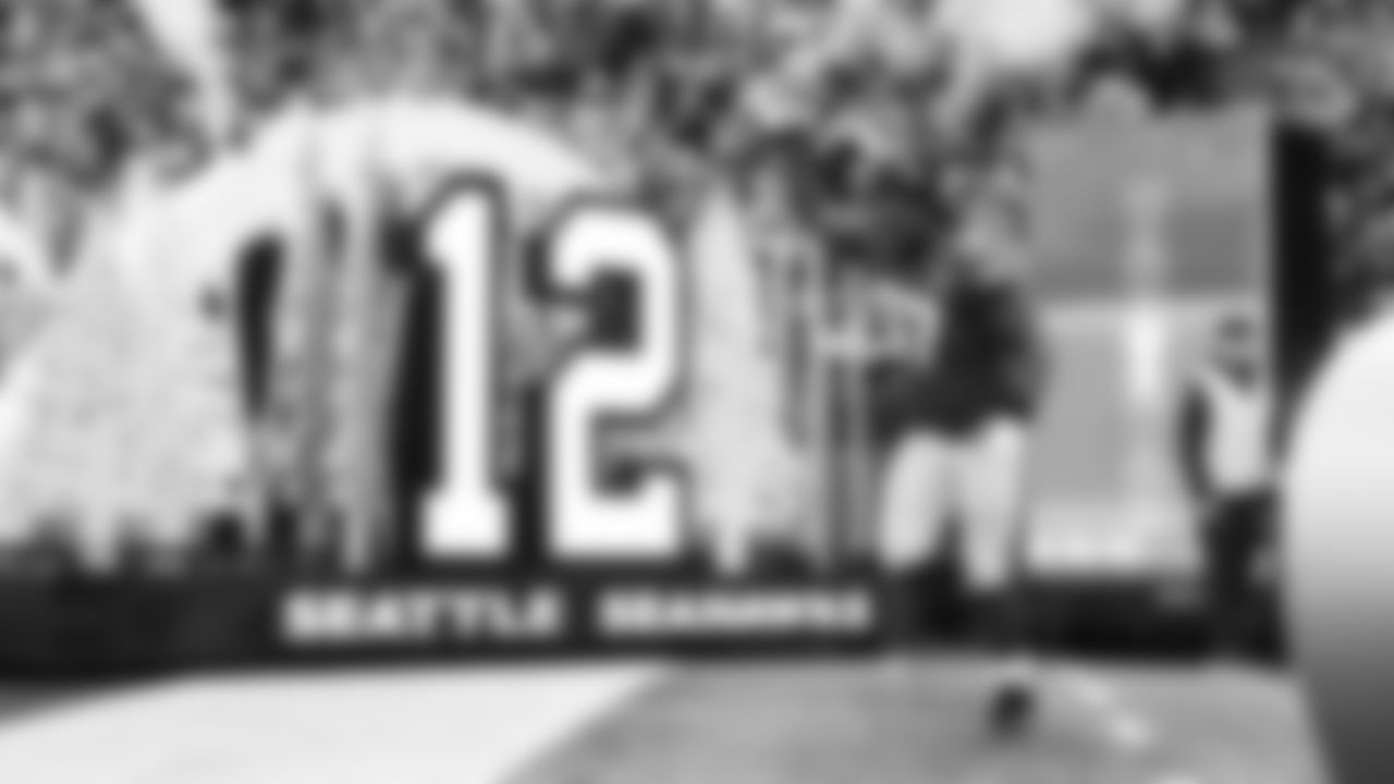 Seahawks tackle Charles Cross (67) vs. the Minnesota Vikings in Week 13.