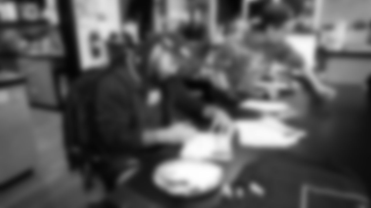 The Game Changers Program celebrated the completion of the program with a night of fun and games with Seahawks Legend Garry Gilliam on November 7, 2025.