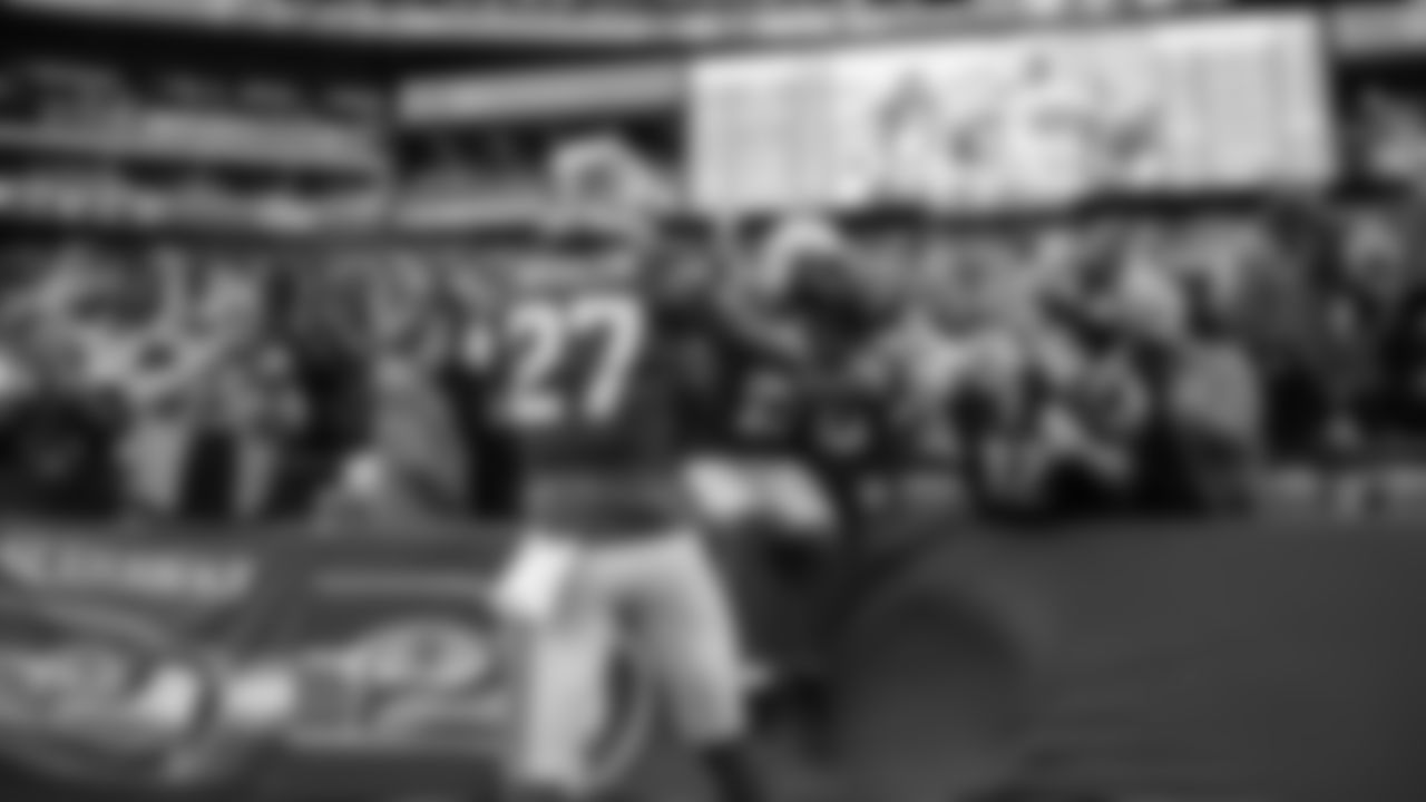 Seahawks linebacker Ernest Jones IV (13) vs. the Minnesota Vikings in Week 13.