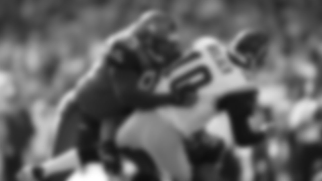 The Seahawks drafted Tennessee defensive tackle Rashad Moore with the 183rd overall pick in the 6th round of the 2003 NFL Draft.