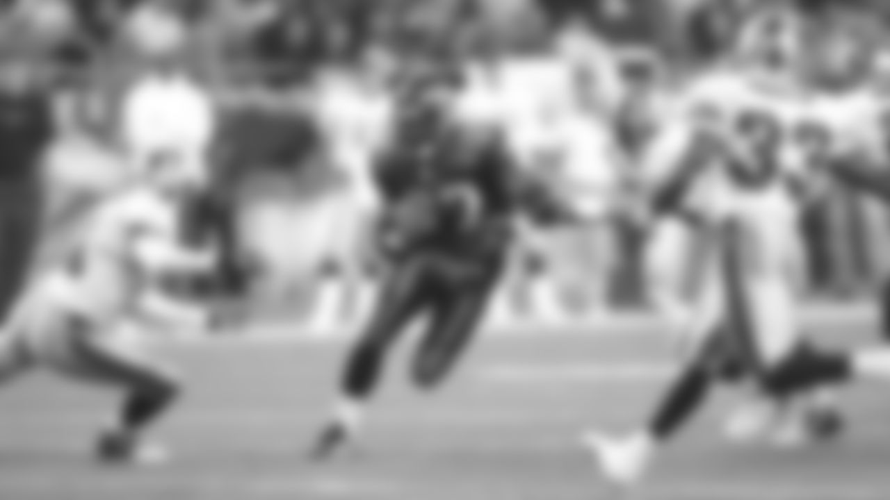37 - RB Shaun Alexander (2000-2007)