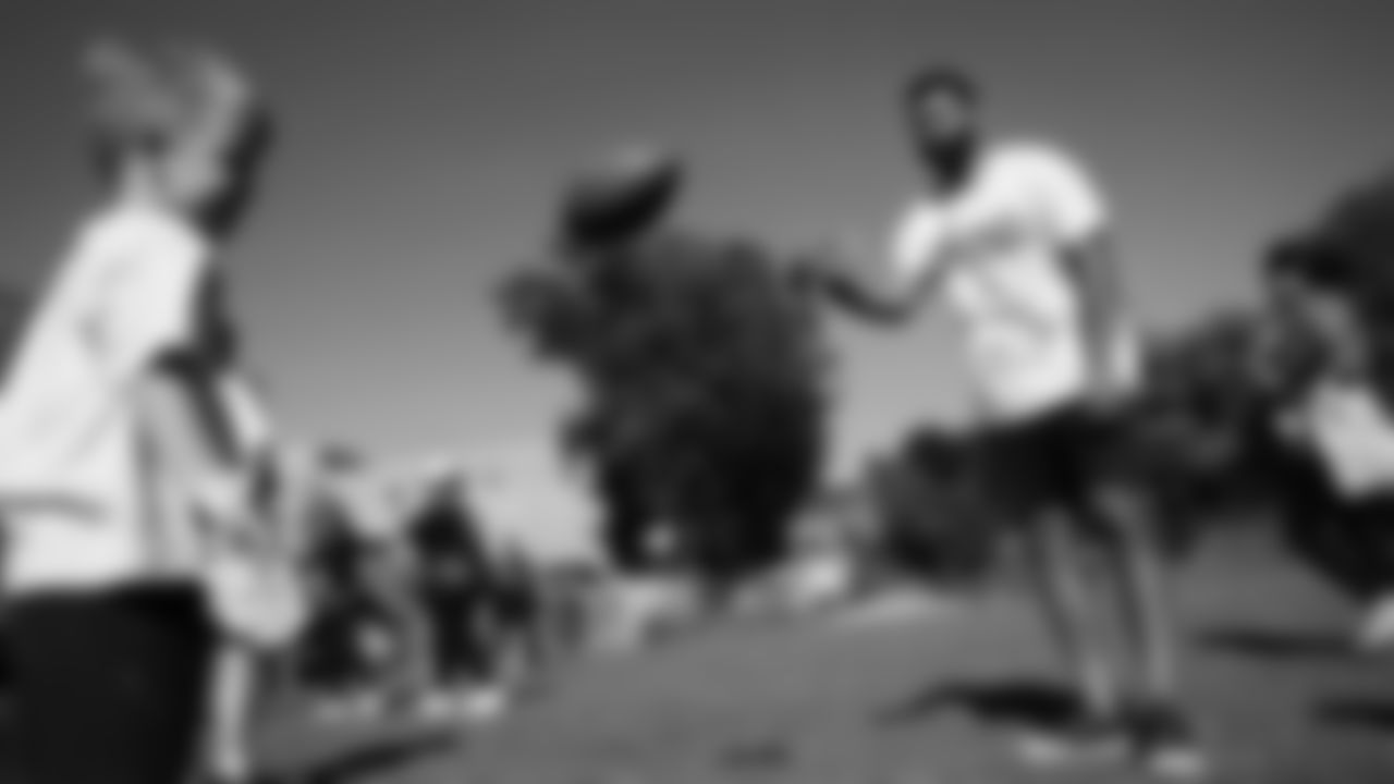 During a visit to Australia, Seahawks Legend Cliff Avril and Blitz stopped by the Kurranulla Aboriginal Corporation Community Center to play flag football and rugby alongside the Cronulla Sharks.