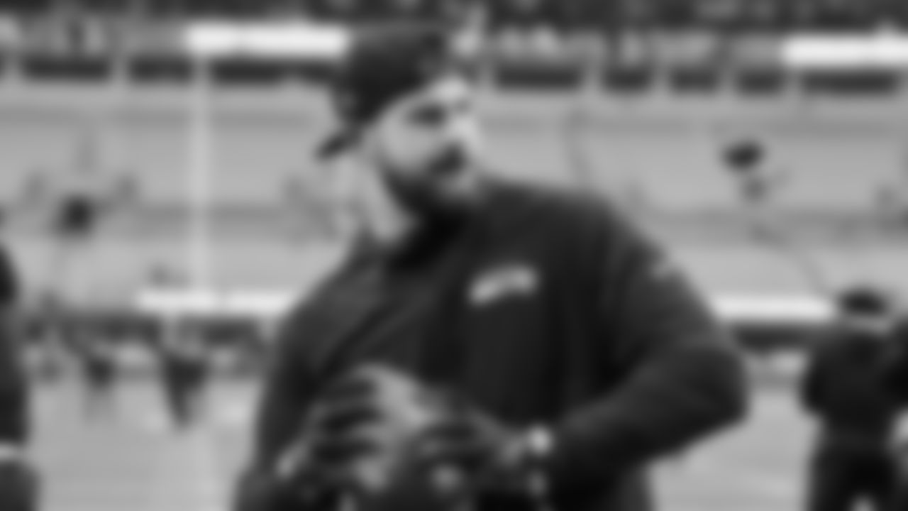 Seahawks fullback Robbie Ouzts (40) warms up at Bank of America Stadium for the Week 17 matchup vs. Panthers on December 28, 2025.