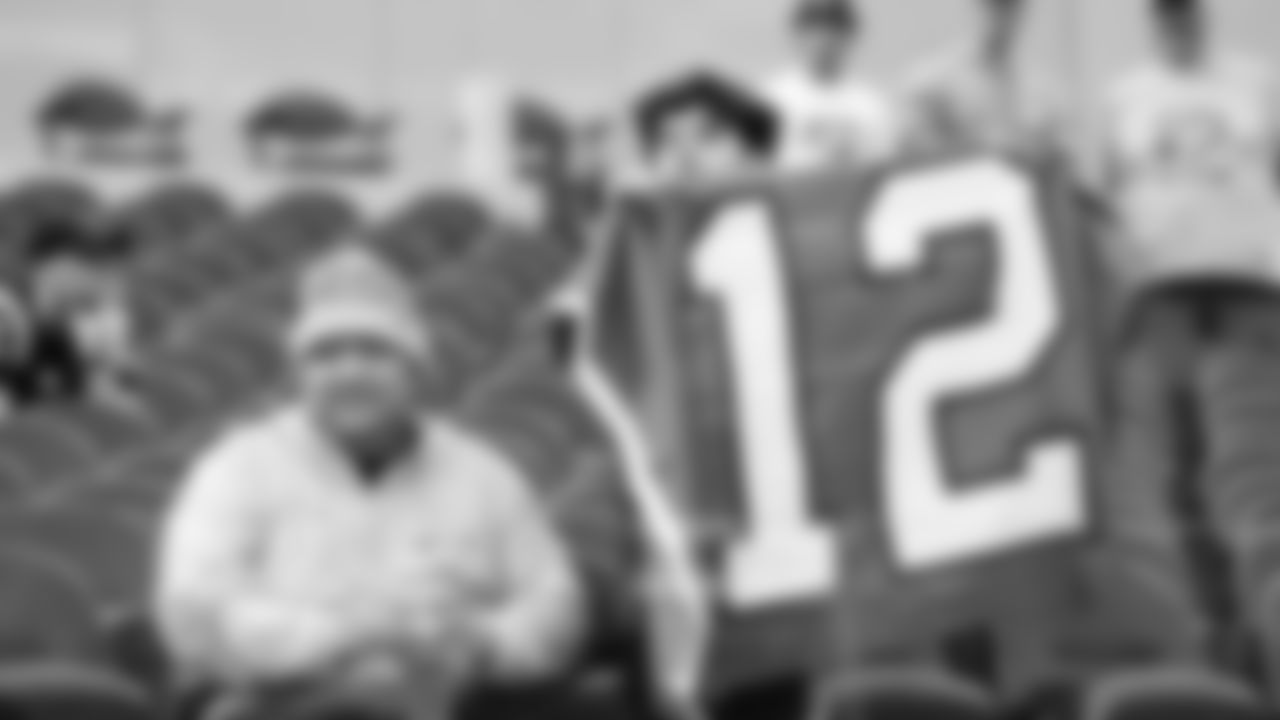 12s show up strong for Week 11 at the Rams on November 16, 2025