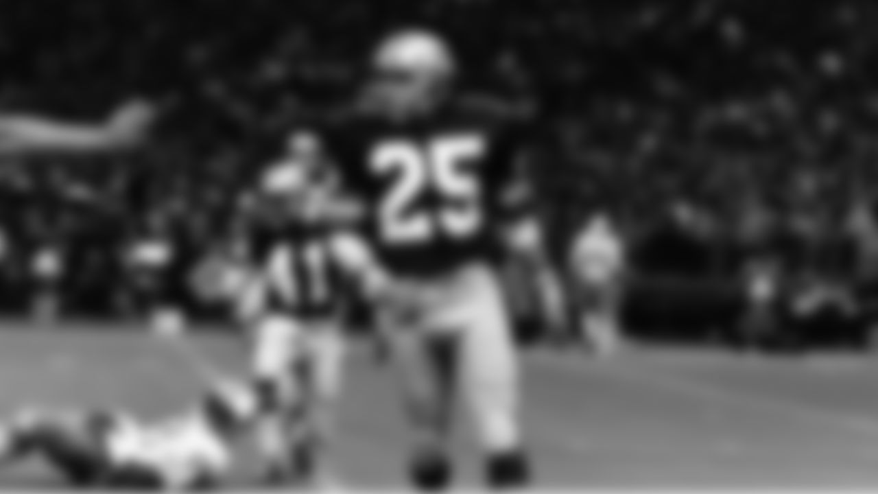 The Seahawks drafted Michigan defensive back Don Dufek with the 126th overall pick in the 5th round of the 1976 NFL Draft.