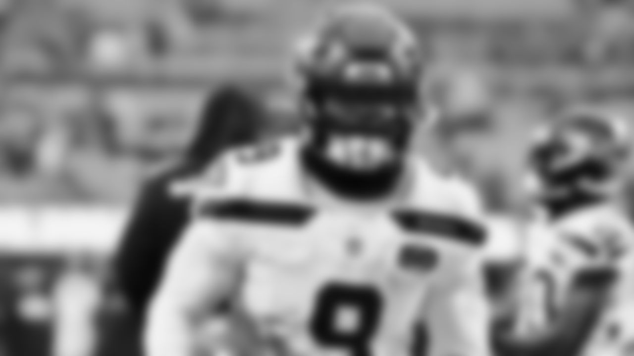 Seahawks running back Kenneth Walker III (9) warms up at Bank of America Stadium for the Week 17 matchup vs. Panthers on December 28, 2025.