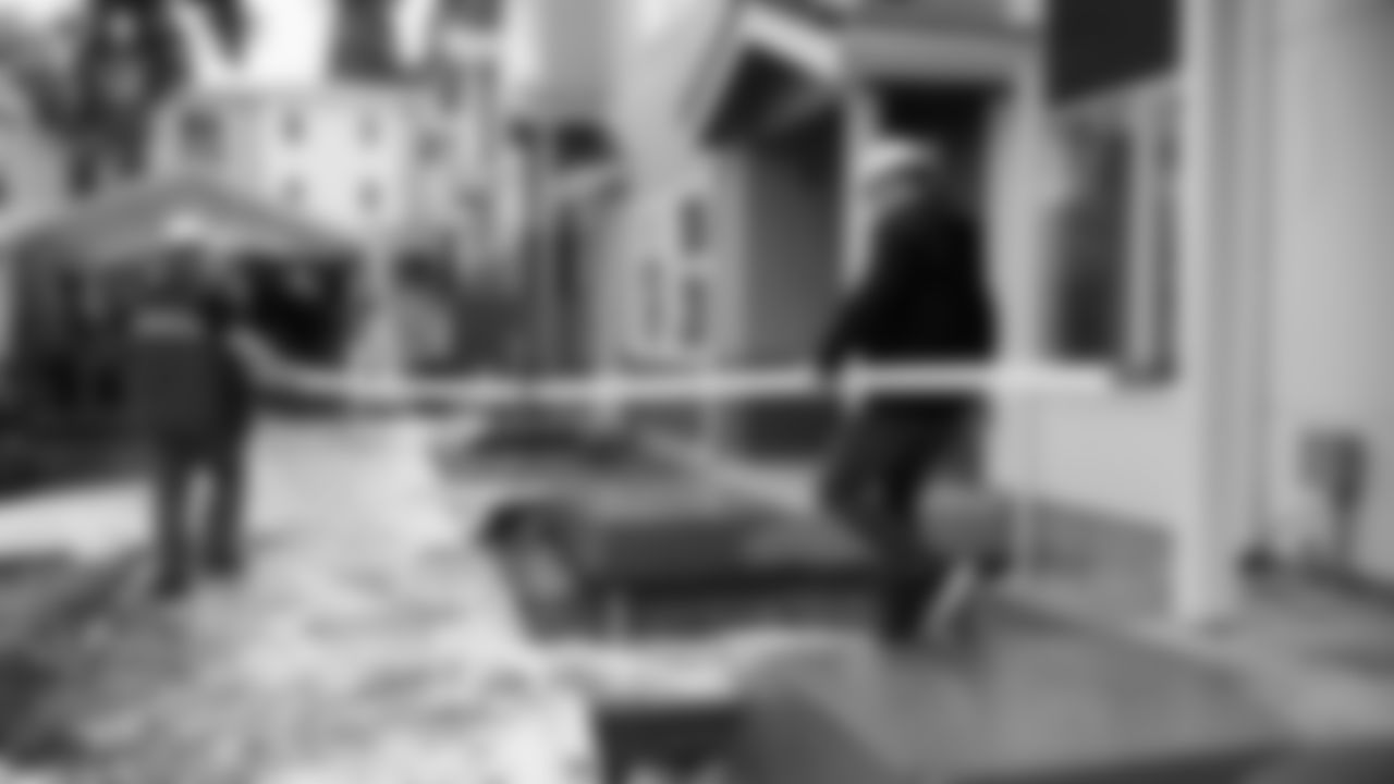 In recognition of Salute to Service Month, the Seahawks and Starbucks joined forces to learn, share, and build together to help provide affordable, stable housing to Veterans in our community.