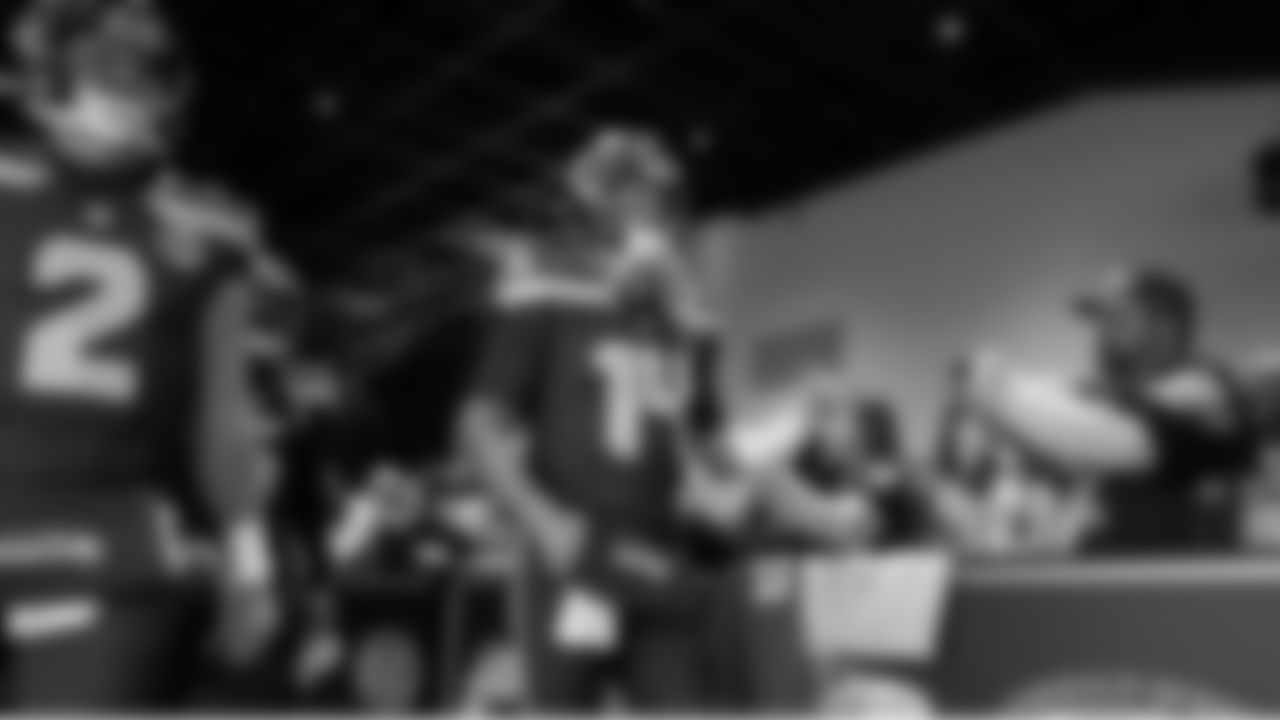 Seahawks quarterbacks Drew Lock and Sam Darnold head to the field for pregame warmups.