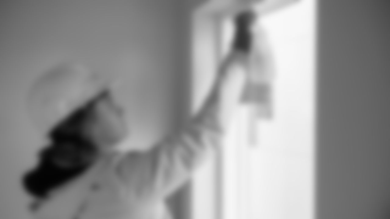 In recognition of Salute to Service Month, the Seahawks and Starbucks joined forces to learn, share, and build together to help provide affordable, stable housing to Veterans in our community.