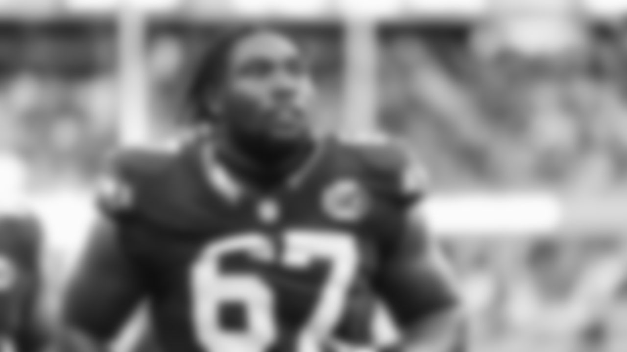 Seahawks tackle Charles Cross (67) vs. the Minnesota Vikings in Week 13.