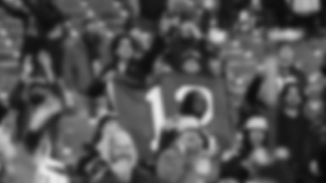 The 12s show up strong, traveling across the country for week 9 at the Commanders on Nov 2, 2025