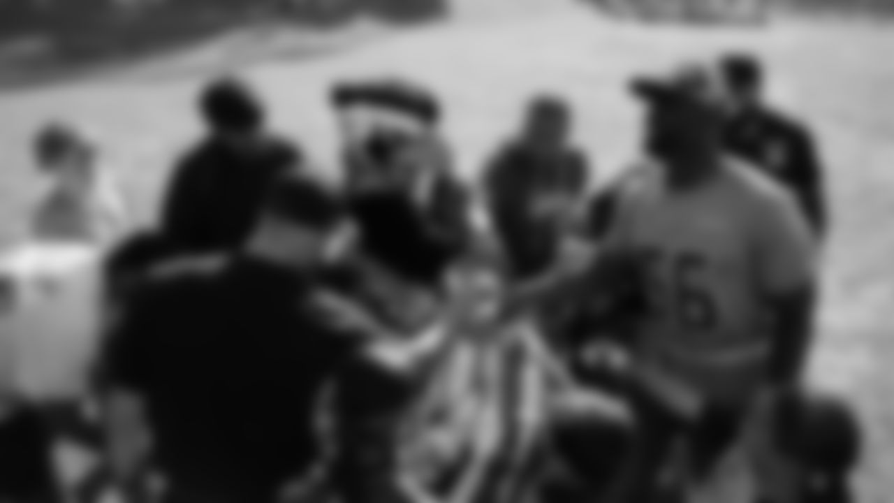 During a visit to Australia, Seahawks Legend Cliff Avril and Blitz stopped by the Kurranulla Aboriginal Corporation Community Center to play flag football and rugby alongside the Cronulla Sharks.