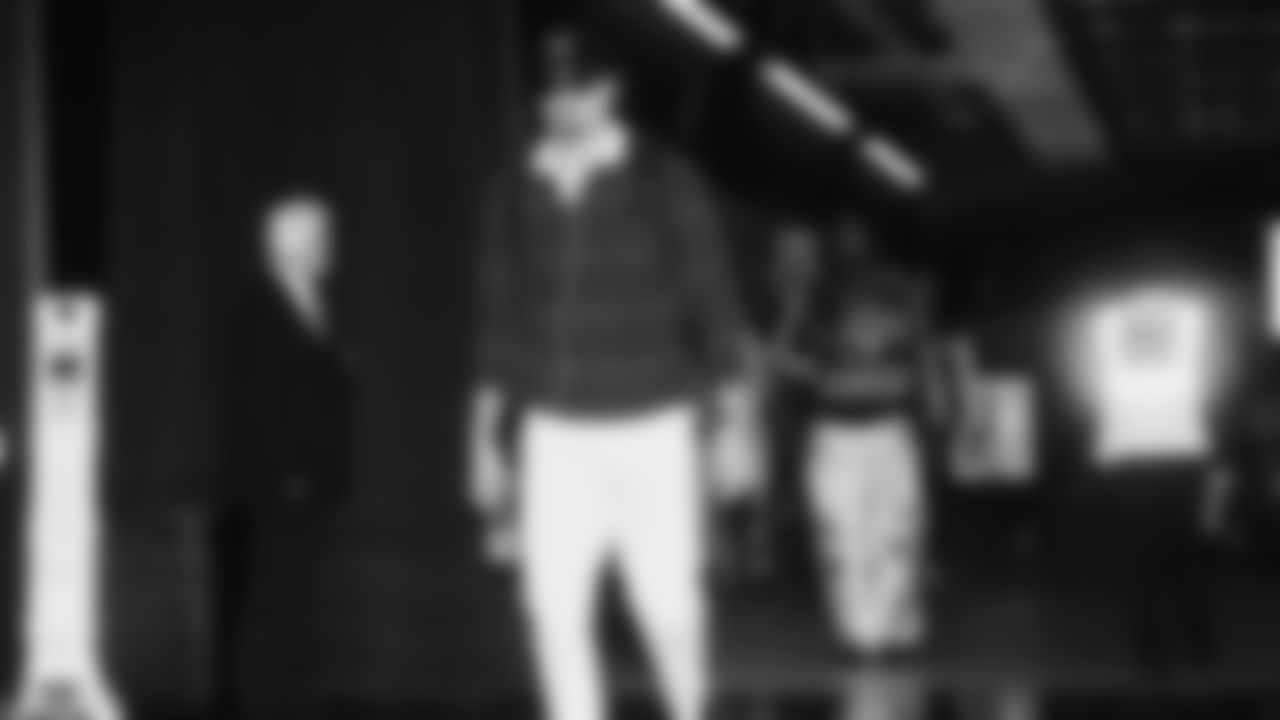 Seahawks tight end AJ Barner (88) departed the team hotel for the Week 18 matchup vs. the 49ers at Levi's Stadium.