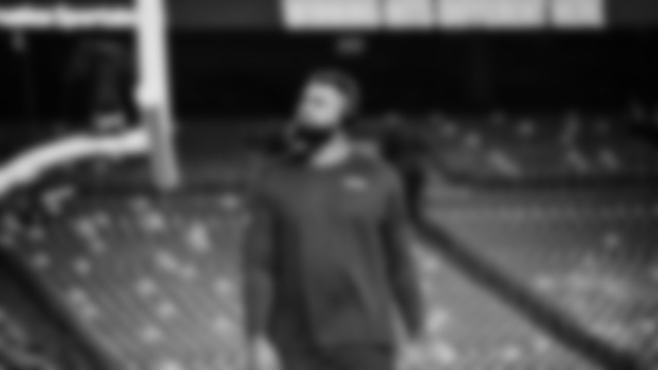 Seahawks tackle Abraham Lucas (72) warms up at Northwest Stadium for the Sunday Night Football matchup at the Washington Commanders in Week 9.