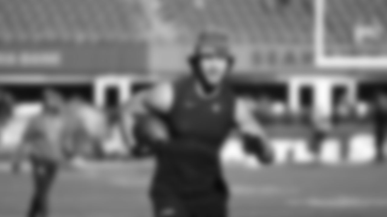 Seahawks tight end AJ Barner (88) warms up at Lumen Field for the Week 10 matchup vs. the Arizona Cardinals.