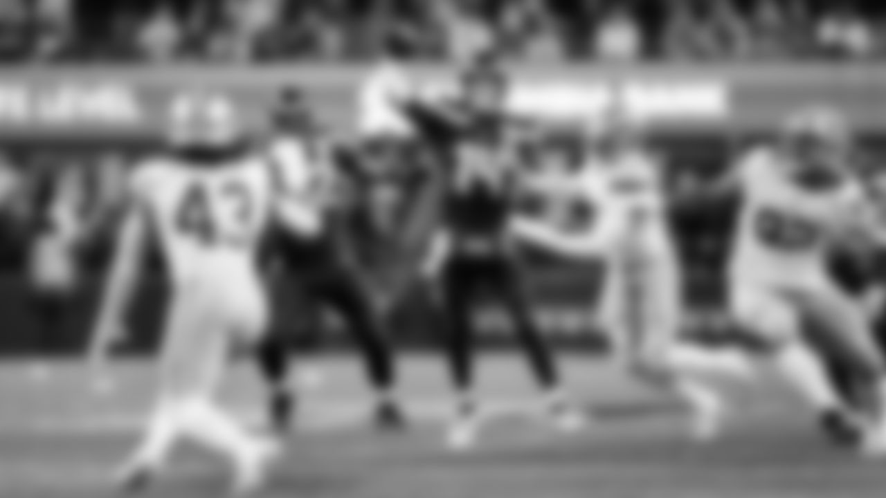 Seahawks quarterback Sam Darnold throws a pass in the second quarter.