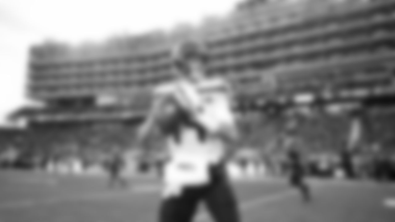 Seahawks quarterback Sam Darnold (14) warms up at Levi's Stadium for the Week 18 matchup vs. the 49ers.