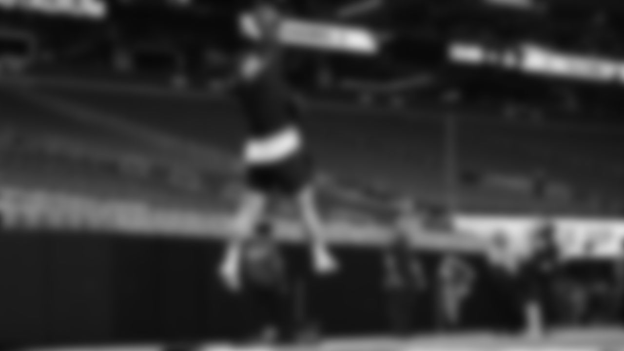 Seahawks fullback Robbie Ouzts (40) warms up at Mercedes-Benz Stadium for the Week 14 matchup vs. the Atlanta Falcons.