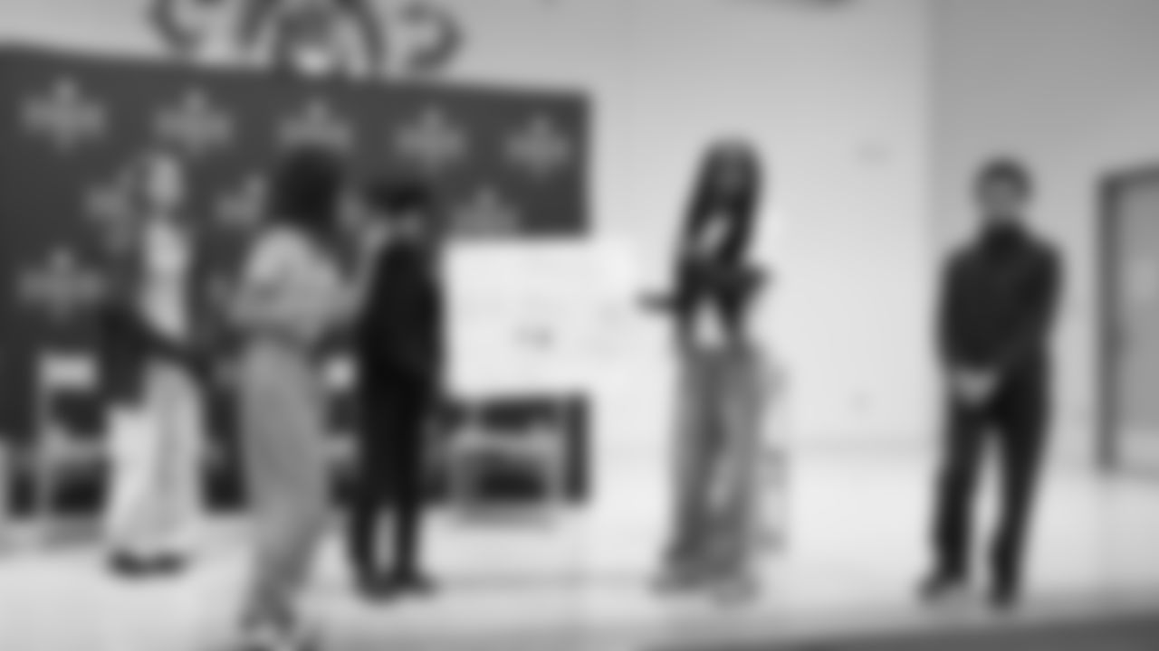 The Seahawks teamed up with EVERFI for a morning learning about mental health with students at Showalter Middle School on October 30, 2025.