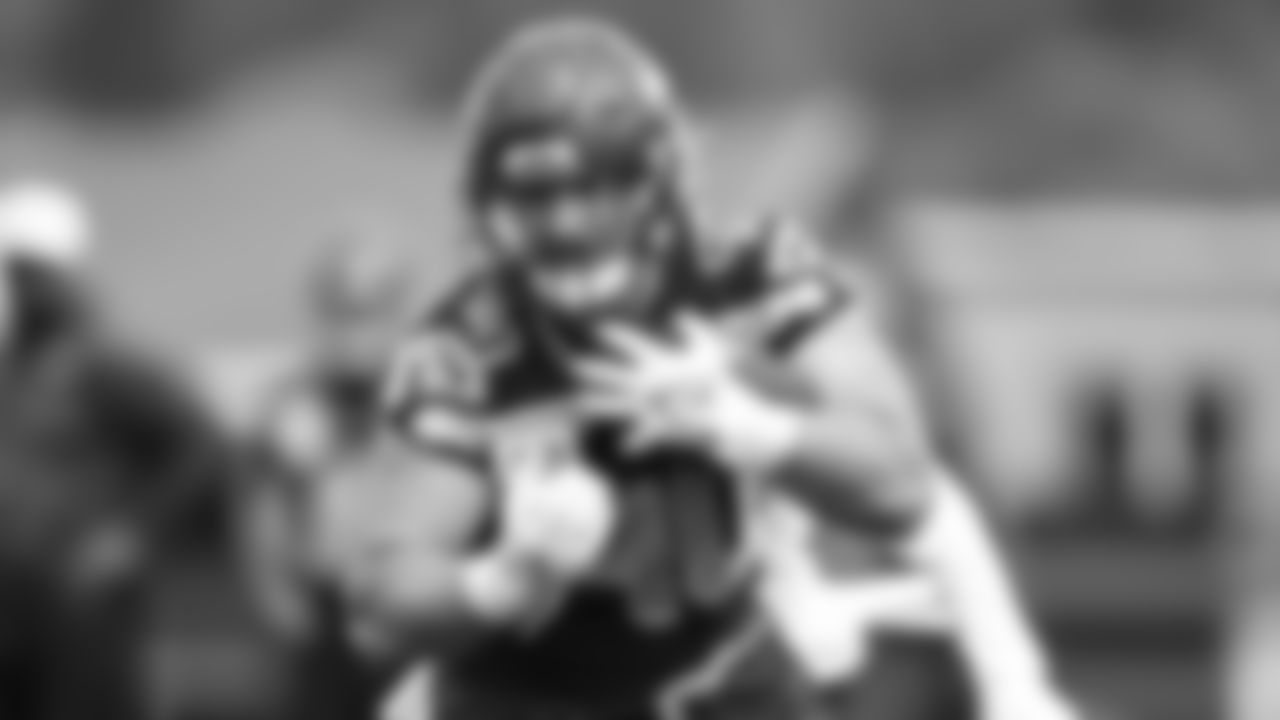 Fullback Robbie Ouzts (40) practiced on day two of rookie minicamp on May 3, 2025 at the Virginia Mason Athletic Center.