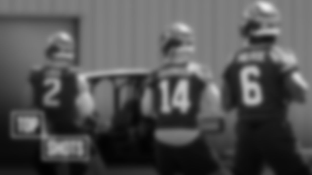 16x9_top-shots-qbs