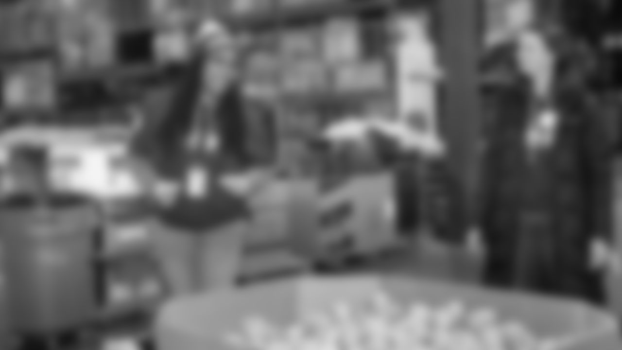 Seahawks Legend Bryan Walters, Dancers, Blitz and volunteers helped sort 4,800 pounds of action green apples at the Food Lifeline distribution center on January 22, 2026.