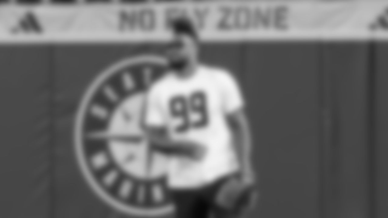 Seahawks defensive end Leonard Williams (99) visited T-Mobile Park on May 19, 2025