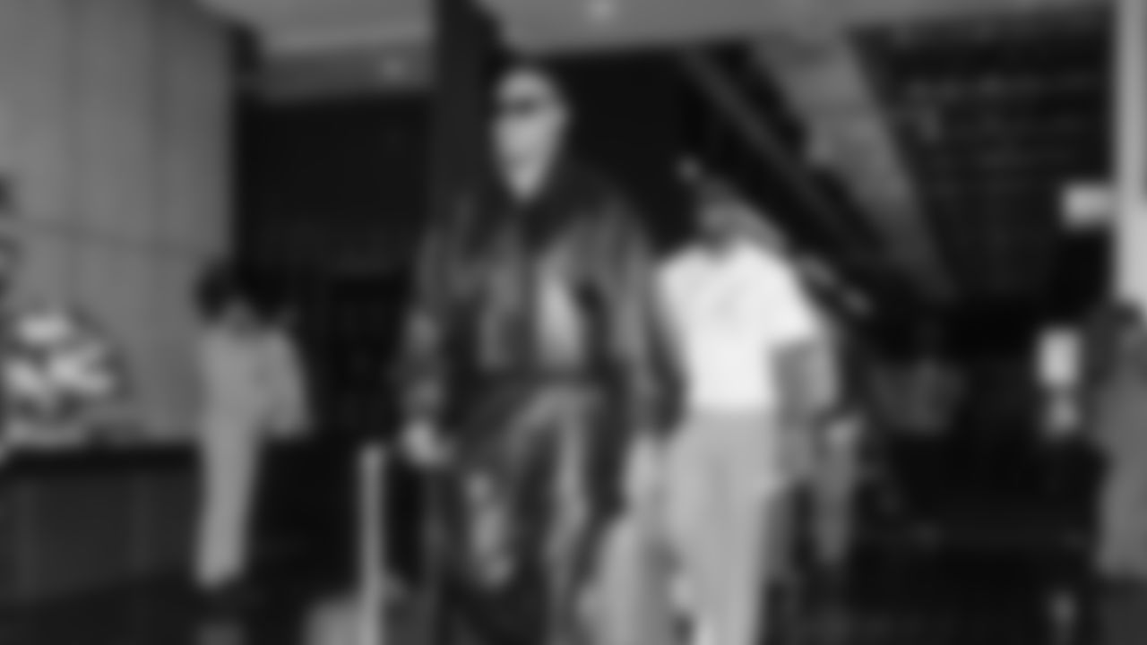 Seahawks linebacker Uchenna Nwosu (7) departed the team hotel for the Week 18 matchup vs. the 49ers at Levi's Stadium.