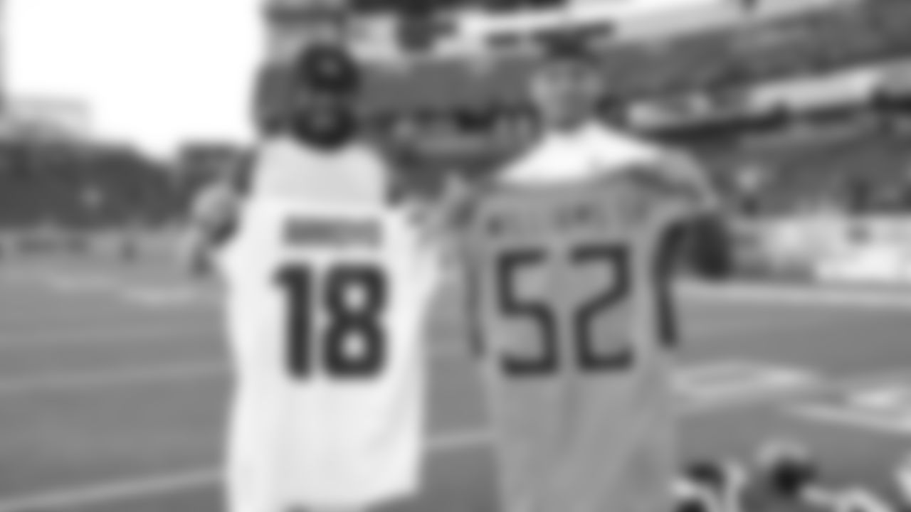 Seahawks celebrate the 30-24 win over the Tennessee Titans at Nissan Stadium on November 23, 2025.