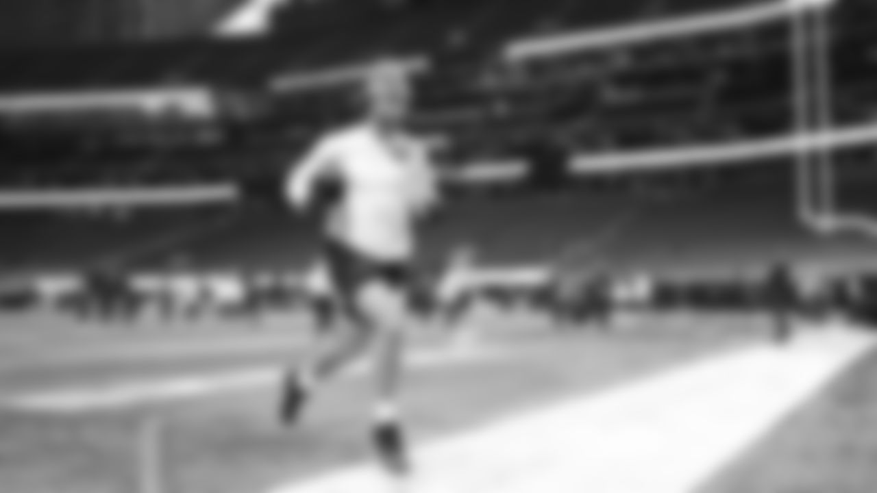 Seahawks tight end AJ Barner (88) warms up at Mercedes-Benz Stadium for the Week 14 matchup vs. the Atlanta Falcons.