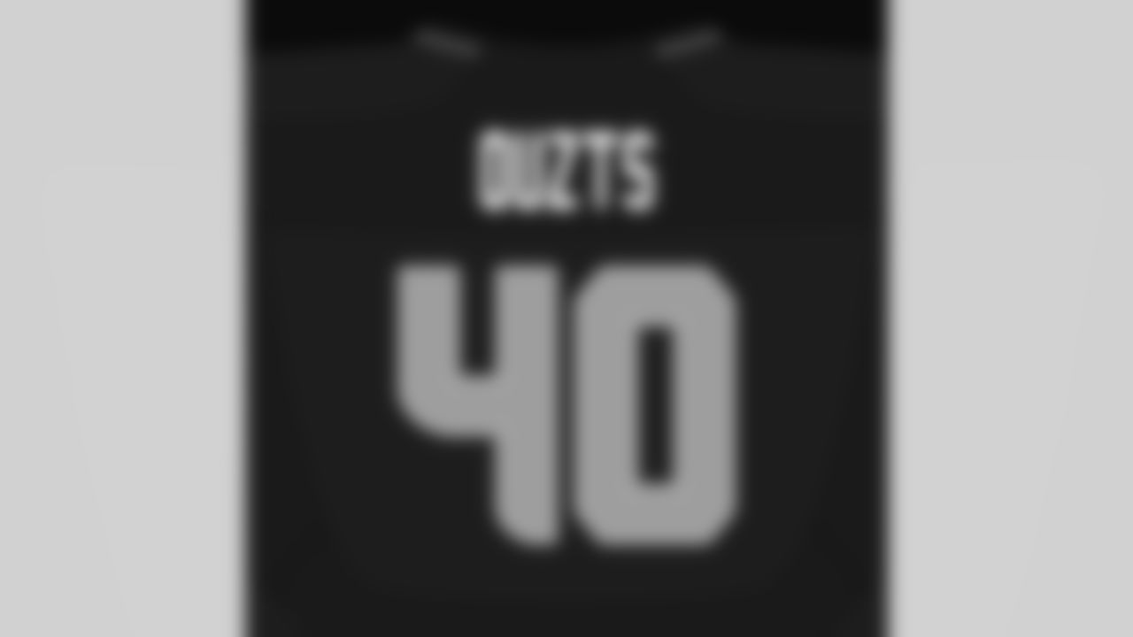 Seahawks fullback Robbie Ouzts (40).