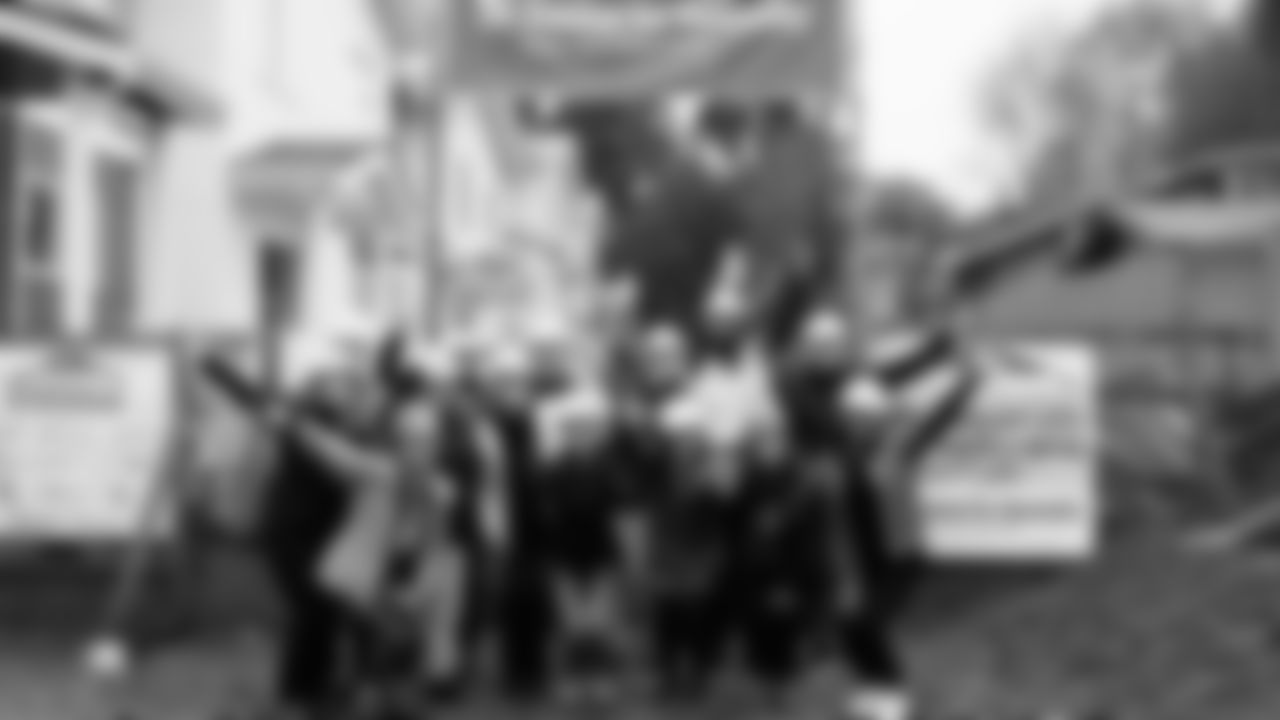 In recognition of Salute to Service Month, the Seahawks and Starbucks joined forces to learn, share, and build together to help provide affordable, stable housing to Veterans in our community.