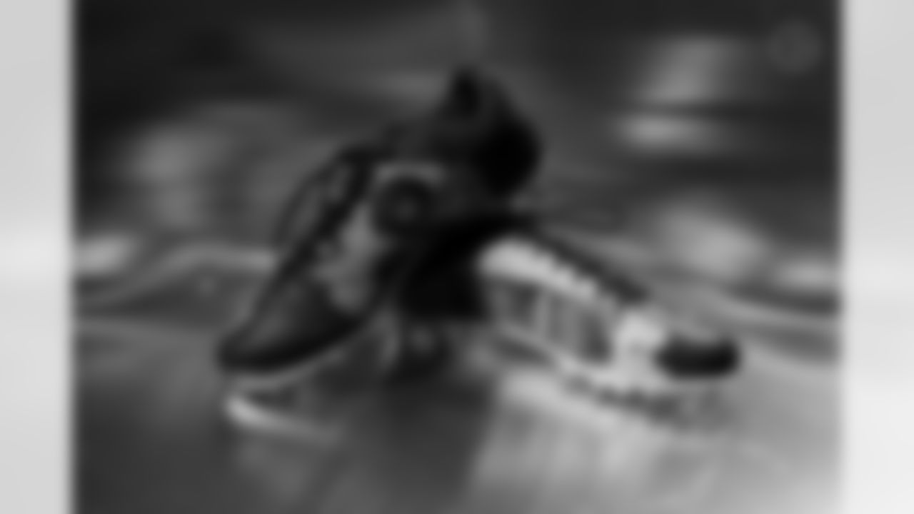 Pittsburgh Steelers linebacker Malik Harrison (50) will showcase his custom cleats supporting Cafe Momentum during Week 13. (Alysa Rubin / Pittsburgh Steelers)