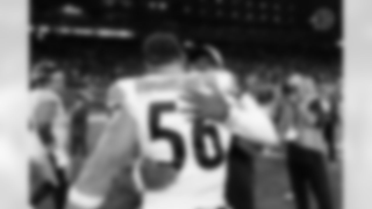 Pittsburgh Steelers linebacker Alex Highsmith (56) and Pittsburgh Steelers head coach Mike Tomlin during a regular season game between the Pittsburgh Steelers and the Detroit Lions, Sunday, Dec. 21, 2025 in Detroit, MI. (Karl Roser / Pittsburgh Steelers)