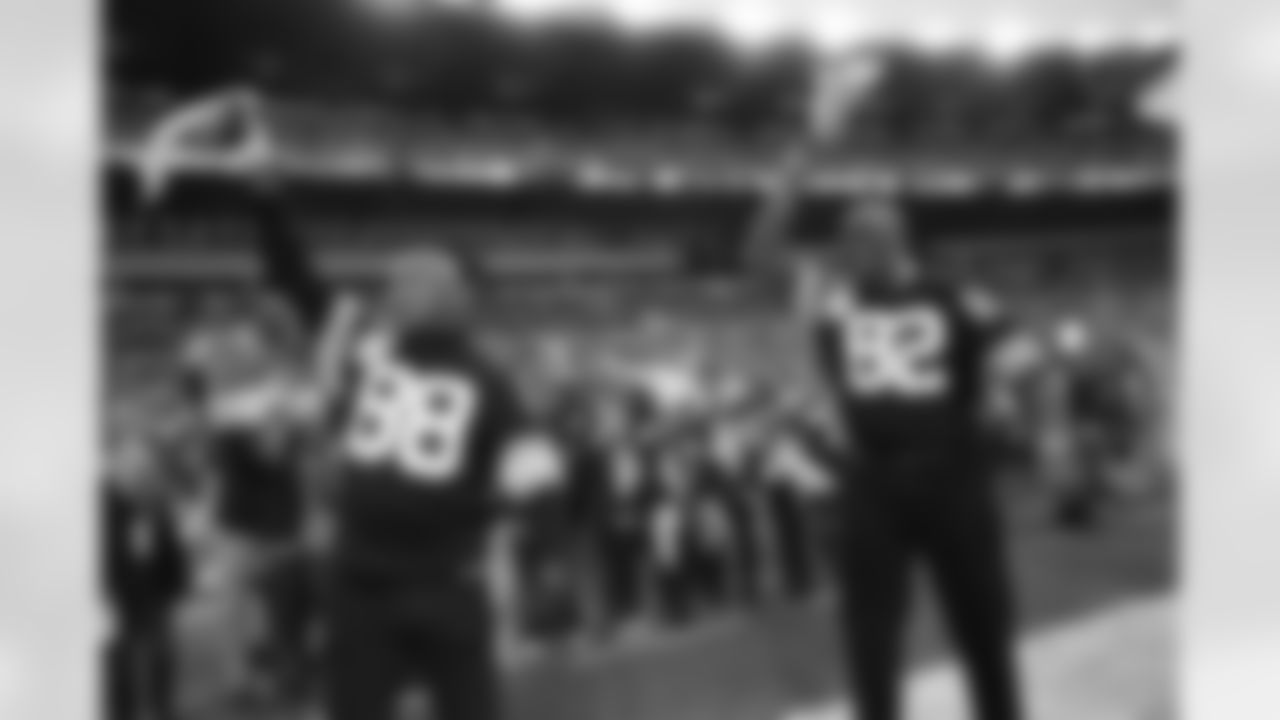 Lynn Swann and John Stallworth led the Terrible Towel Twirl for the Steelers game against the Los Angeles Rams in 2019