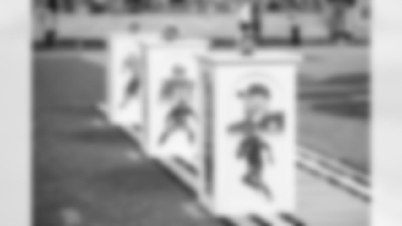 Hall of Honor recognition ceremony during a regular season game between the Pittsburgh Steelers and the Miami Dolphins, Monday, Dec. 15, 2025 in Pittsburgh, PA. The Steelers defeated the Dolphins 28-15. (Alysa Rubin / Pittsburgh Steelers)