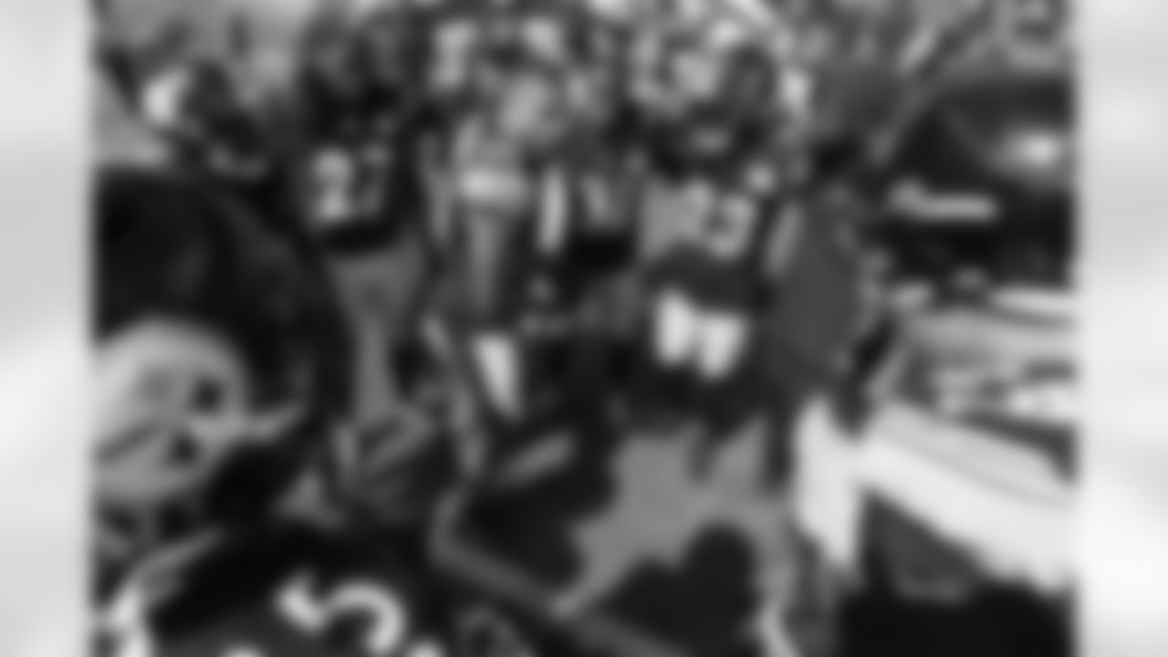 The Pittsburgh Steelers huddle prior to a regular season game between the Pittsburgh Steelers and the Denver Broncos, Sunday, Sept. 15, 2024 in Denver, CO. (Nick Smith / Pittsburgh Steelers)