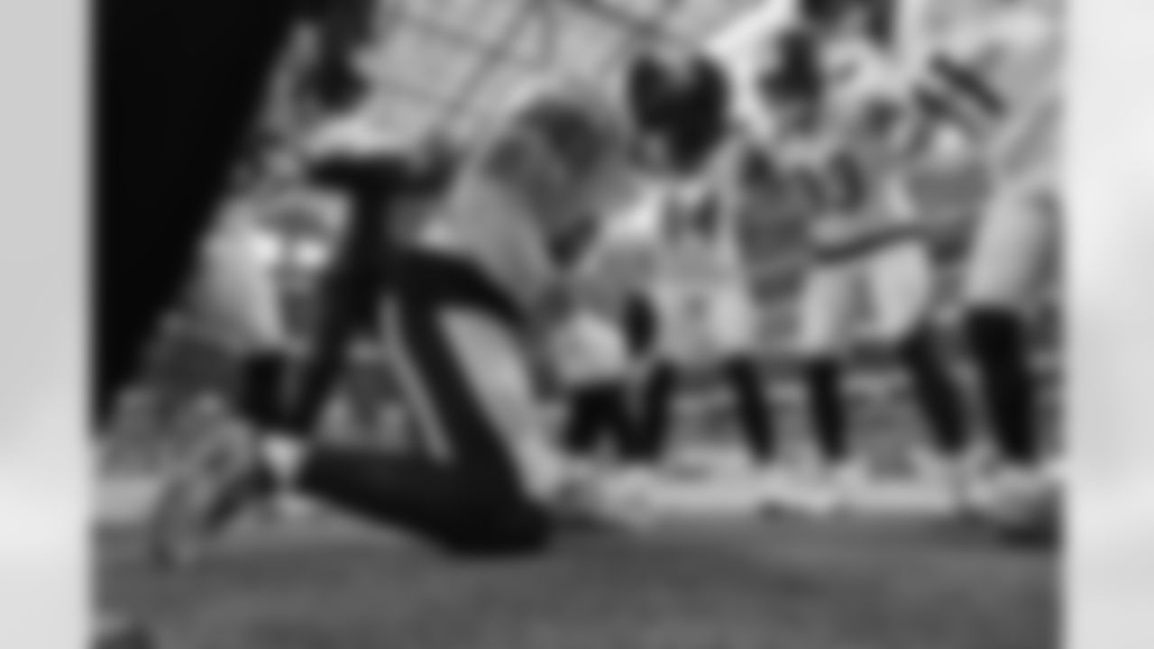 Pittsburgh Steelers linebacker Malik Harrison (50) Pittsburgh Steelers linebacker T.J. Watt (90) Pittsburgh Steelers linebacker Jack Sawyer (33) Pittsburgh Steelers linebacker Payton Wilson (41) Pittsburgh Steelers linebacker Mark Robinson (57)  during a regular season game between the Pittsburgh Steelers and the Los Angeles Chargers, Sunday, Nov. 9, 2025 in Inglewood, CA. (Karl Roser / Pittsburgh Steelers)