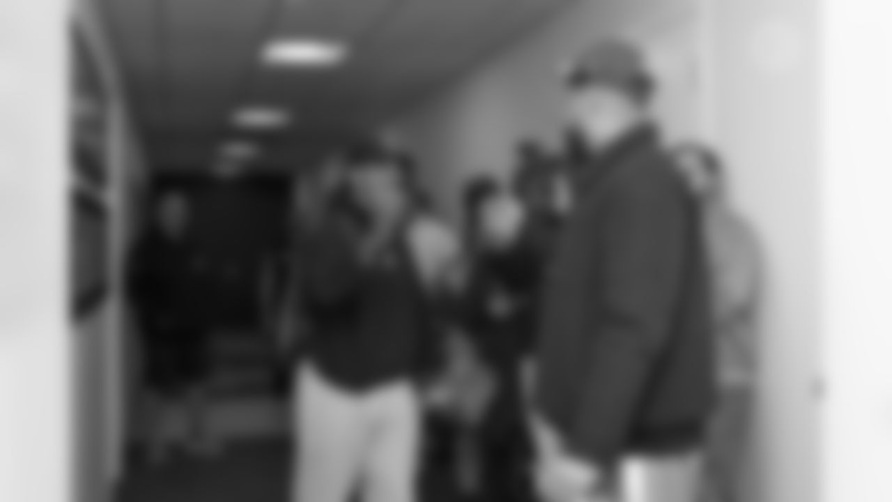 The Steelers first-round pick offensive tackle Troy Fautanu arrives in Pittsburgh after the NFL Draft, Friday, April 26, 2024 in Pittsburgh, PA. (Taylor Ollason / Pittsburgh Steelers)