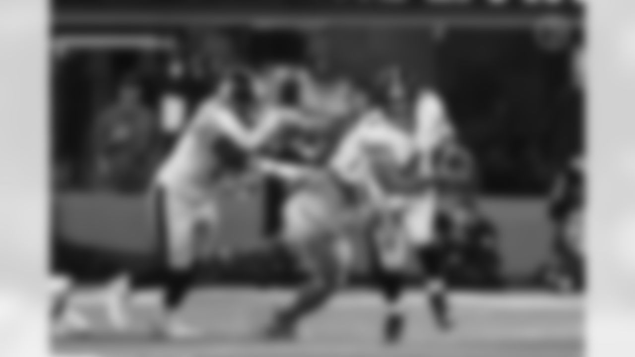 Pittsburgh Steelers quarterback Aaron Rodgers (8) \ps86\during a regular season game between the Pittsburgh Steelers and the Los Angeles Chargers, Sunday, Nov. 9, 2025 in Inglewood, CA. (Nick Smith / Pittsburgh Steelers)