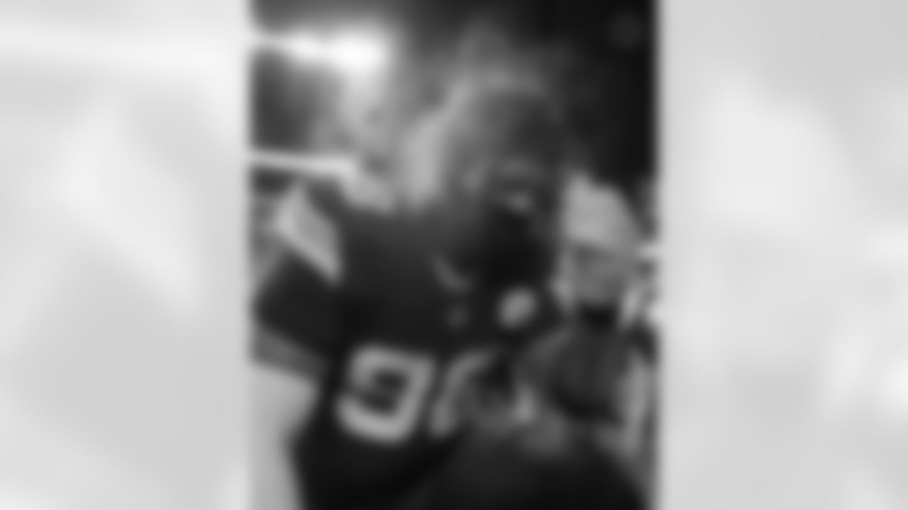 Pittsburgh Steelers defensive end DeMarvin Leal (98) prior to a regular season game between the Pittsburgh Steelers and the Miami Dolphins, Monday, Dec. 15, 2025 in Pittsburgh, PA. The Steelers defeated the Dolphins 28-15. (Karl Roser / Pittsburgh Steelers)