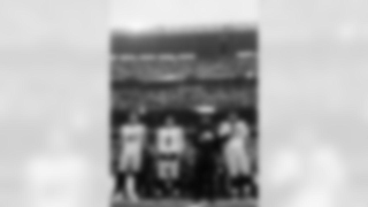 Pittsburgh Steelers linebacker Payton Wilson (41), Pittsburgh Steelers quarterback Aaron Rodgers (8), Pittsburgh Steelers head coach Mike Tomlin and Pittsburgh Steelers defensive tackle Cameron Heyward (97) prior to a regular season game between the Pittsburgh Steelers and the Cleveland Browns, Sunday, Dec. 28, 2025 in Cleveland, OH. The Browns beat the Steelers 13-6. (Taylor Ollason / Pittsburgh Steelers)