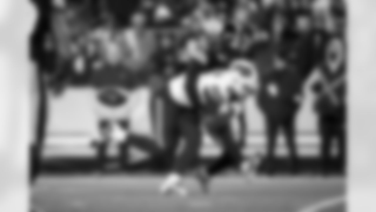 Pittsburgh Steelers cornerback Joey Porter Jr. (24) breaks up a pass during a regular season game between the Pittsburgh Steelers and the Buffalo Bills, Sunday, Nov. 30, 2025 in Pittsburgh, PA. The Bills beat the Steelers 26-7. (Karl Roser / Pittsburgh Steelers)