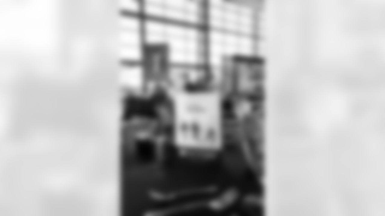 The Pittsburgh Steelers celebrate the 2025 Hall of Honor Class during the Hall of Honor Dinner Ceremony presented by U.S. Steel on Sunday, Dec. 14, 2025 in Pittsburgh, PA. (Alysa Rubin / Pittsburgh Steelers)