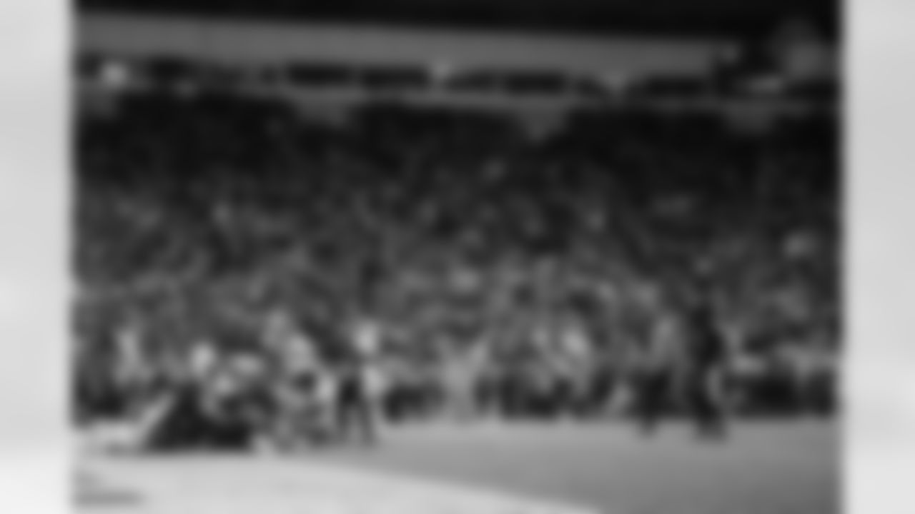 Pittsburgh Steelers tight end/fullback Connor Heyward (83) runs for a touchdown during a regular season game against the Miami Dolphins, Monday, Dec. 15, 2025 in Pittsburgh, PA. The Steelers defeated the Dolphins 28-15. (Alysa Rubin / Pittsburgh Steelers)